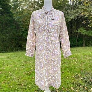 Vintage 60’s royal miss lilac purple tan paisley floral tie neck shift dress SM